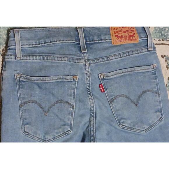 Levi's High-Rise Straight Crop light wash Denim Cropped Jean Womens W26 26Wx24L - Picture 3 of 8